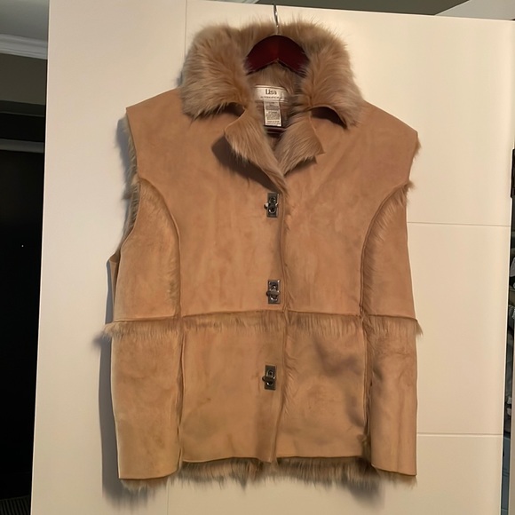 Faux fur /suede vest - Picture 1 of 7